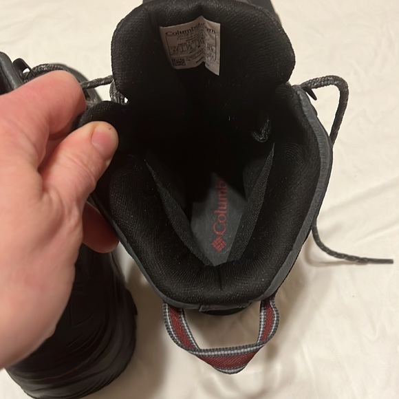 Men’s hiking boots. - Picture 9 of 14